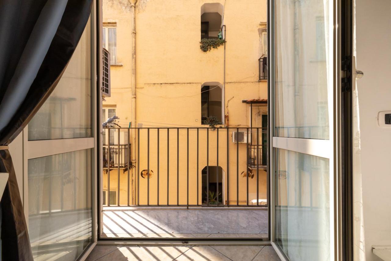 Apartment With Sea View With 2 Lifts Above Montesanto! Nápoles Exterior foto